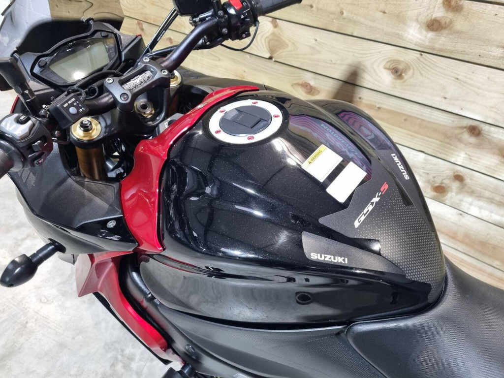 SUZUKI GSX-S1000F