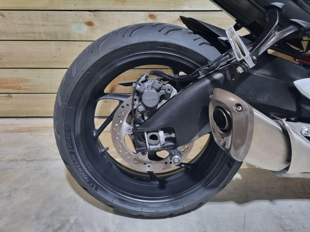 SUZUKI GSX-S1000F
