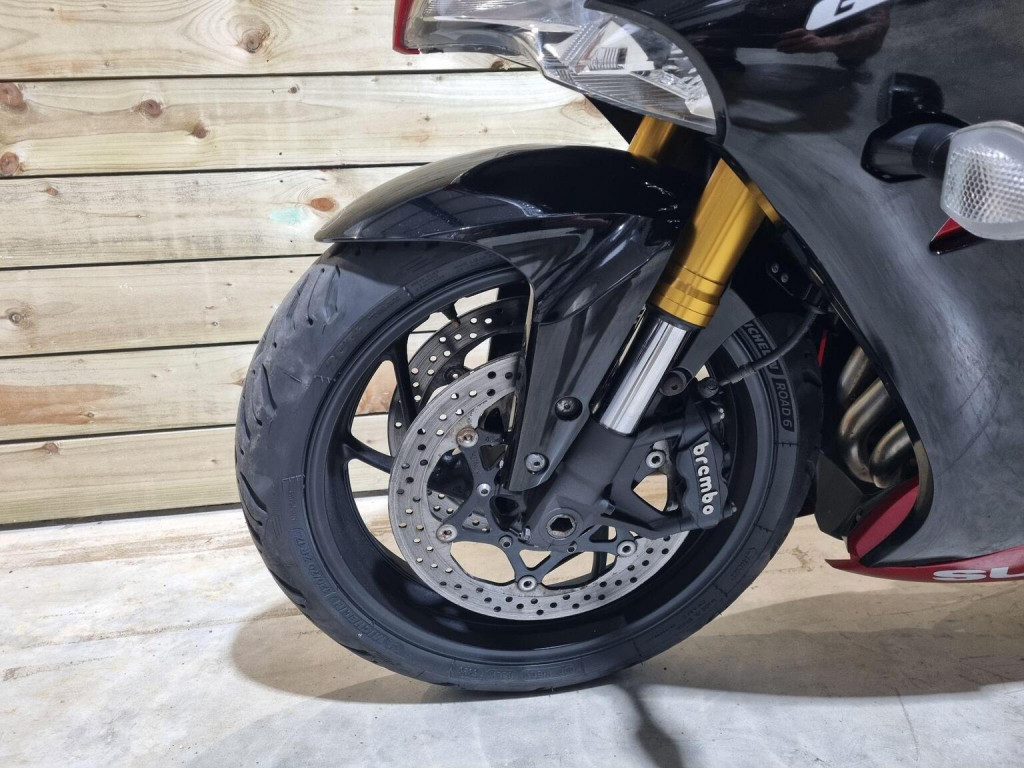 SUZUKI GSX-S1000F