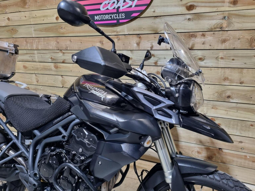 TRIUMPH TIGER 800