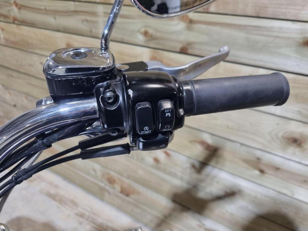 HARLEY-DAVIDSON Dyna