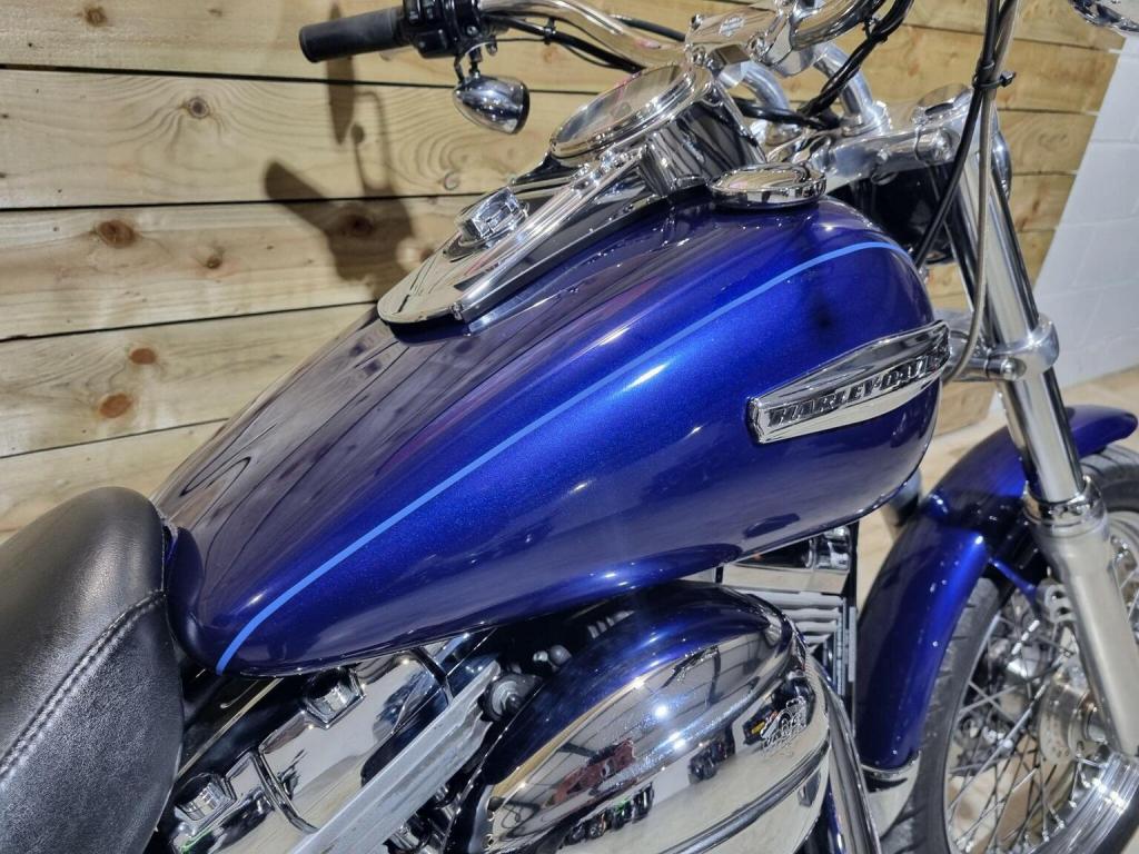 HARLEY-DAVIDSON Dyna