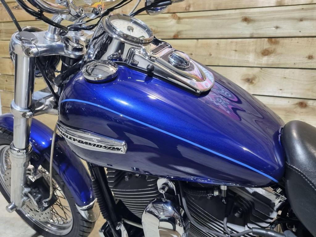 HARLEY-DAVIDSON Dyna