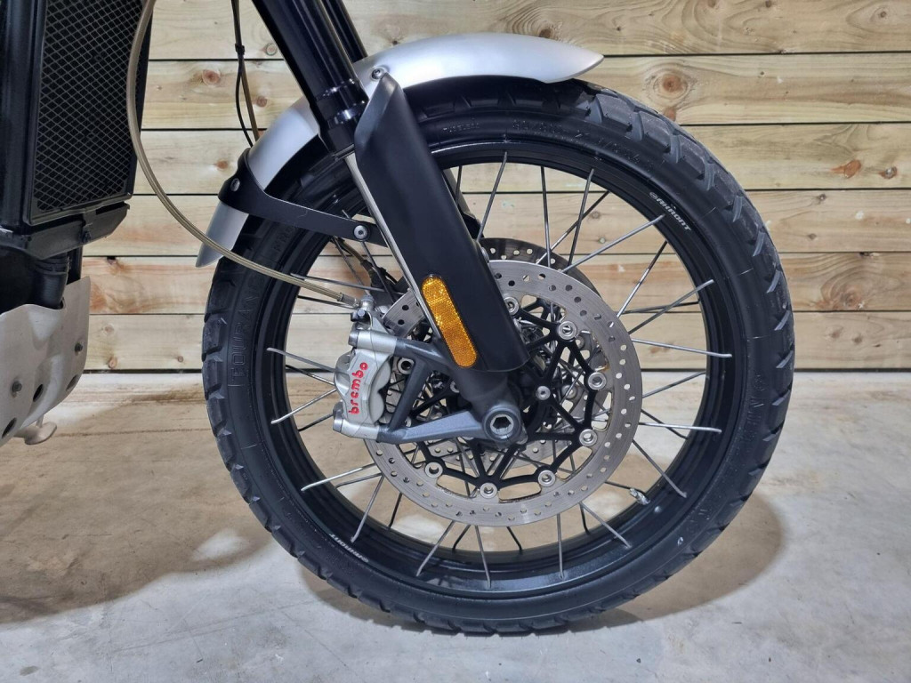 TRIUMPH SCRAMBLER 1200