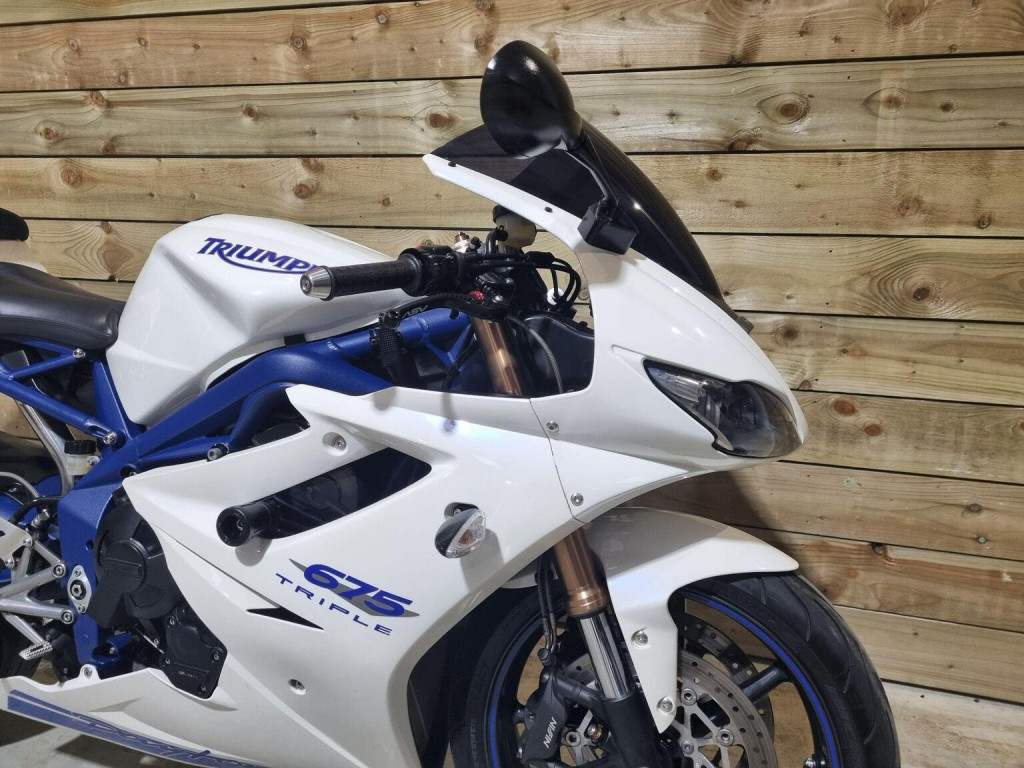 TRIUMPH DAYTONA 675