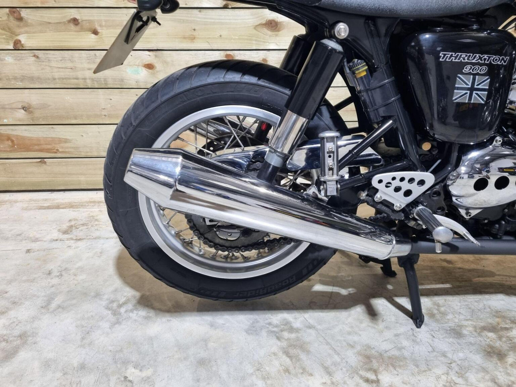 TRIUMPH THRUXTON 900