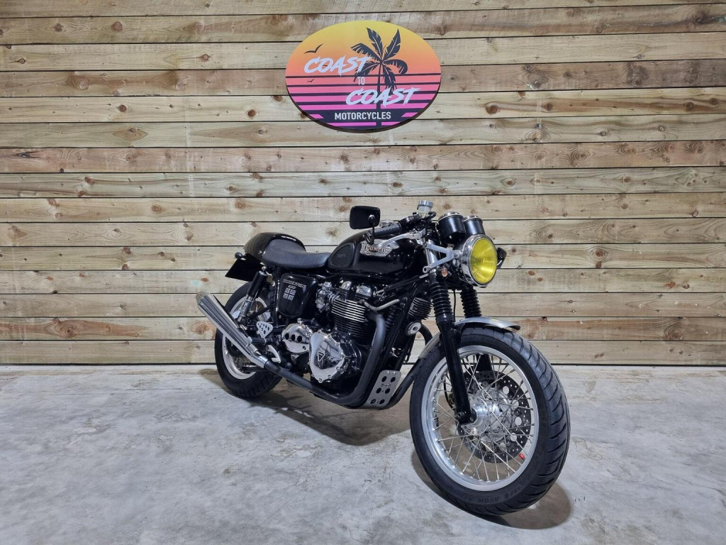 TRIUMPH THRUXTON 900