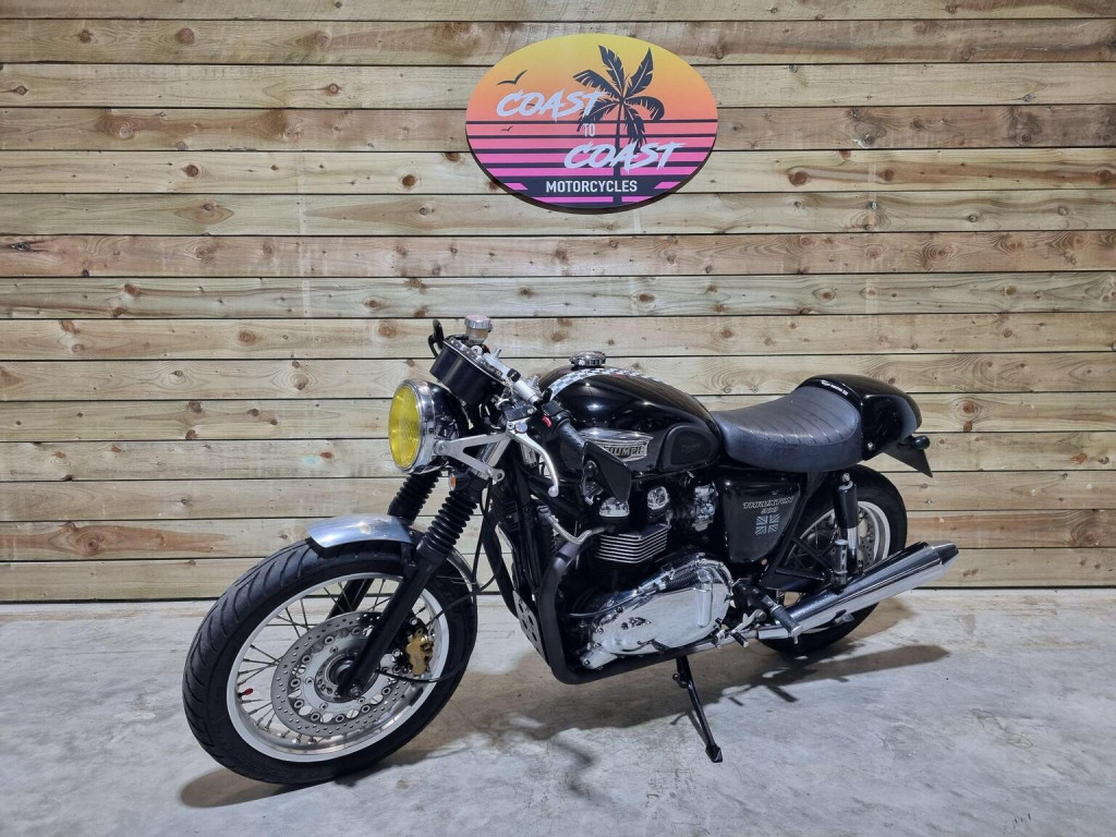 TRIUMPH THRUXTON 900
