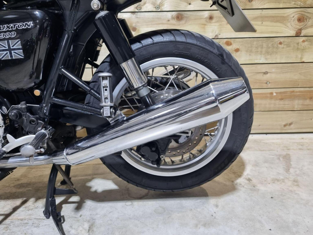 TRIUMPH THRUXTON 900