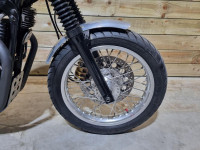 TRIUMPH THRUXTON 900