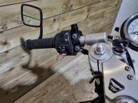 TRIUMPH THRUXTON 900