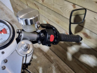 TRIUMPH THRUXTON 900