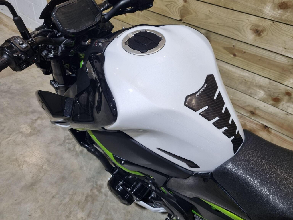 KAWASAKI Z900