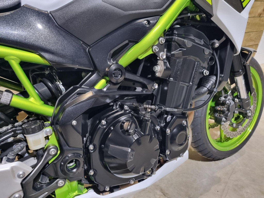 KAWASAKI Z900