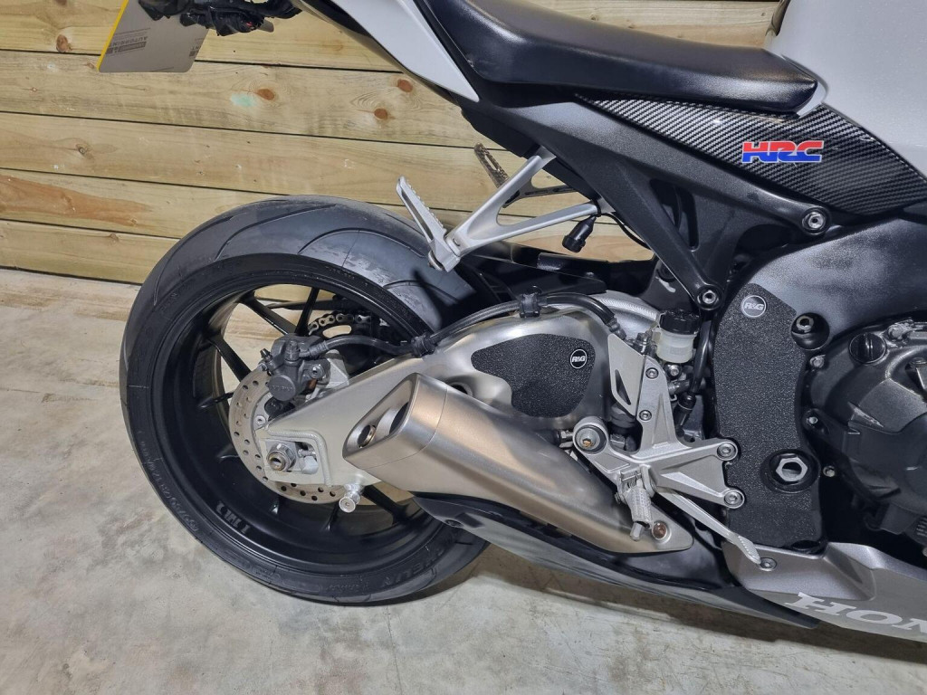 HONDA CBR1000RR Fireblade