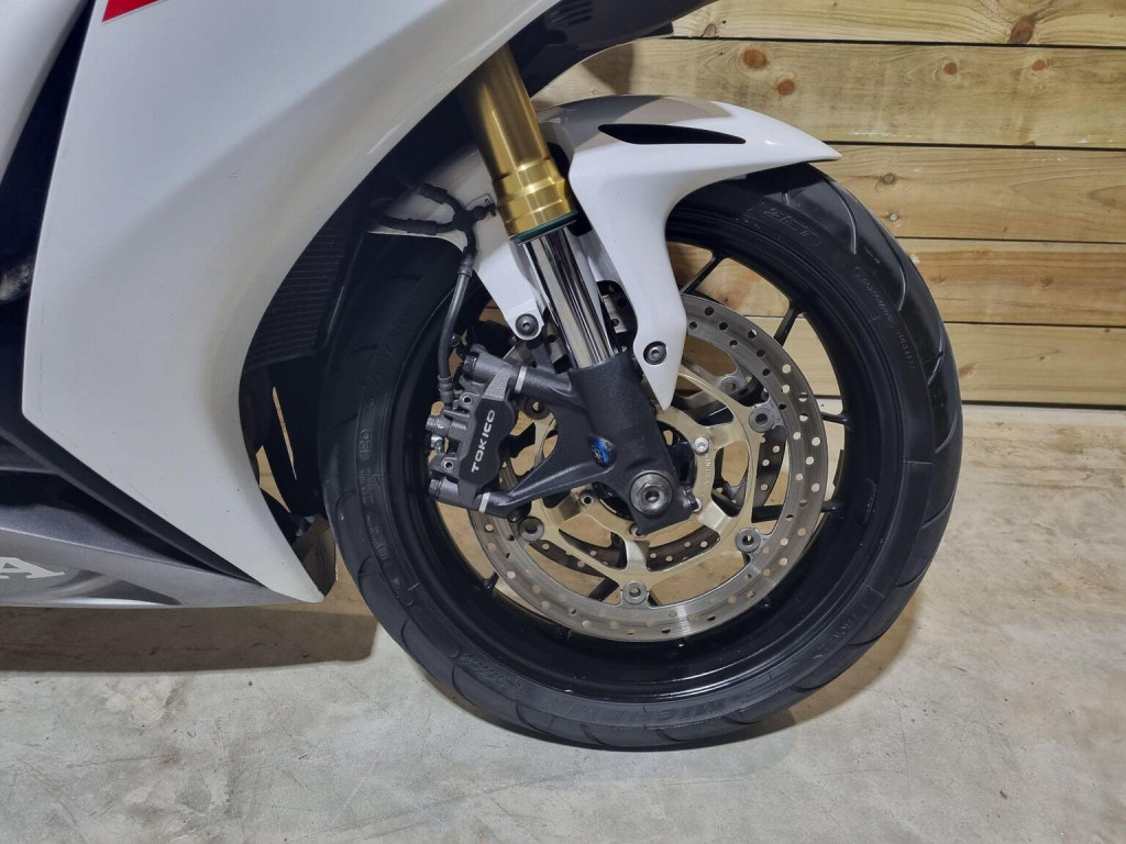 HONDA CBR1000RR Fireblade