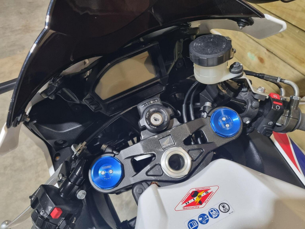 HONDA CBR1000RR Fireblade