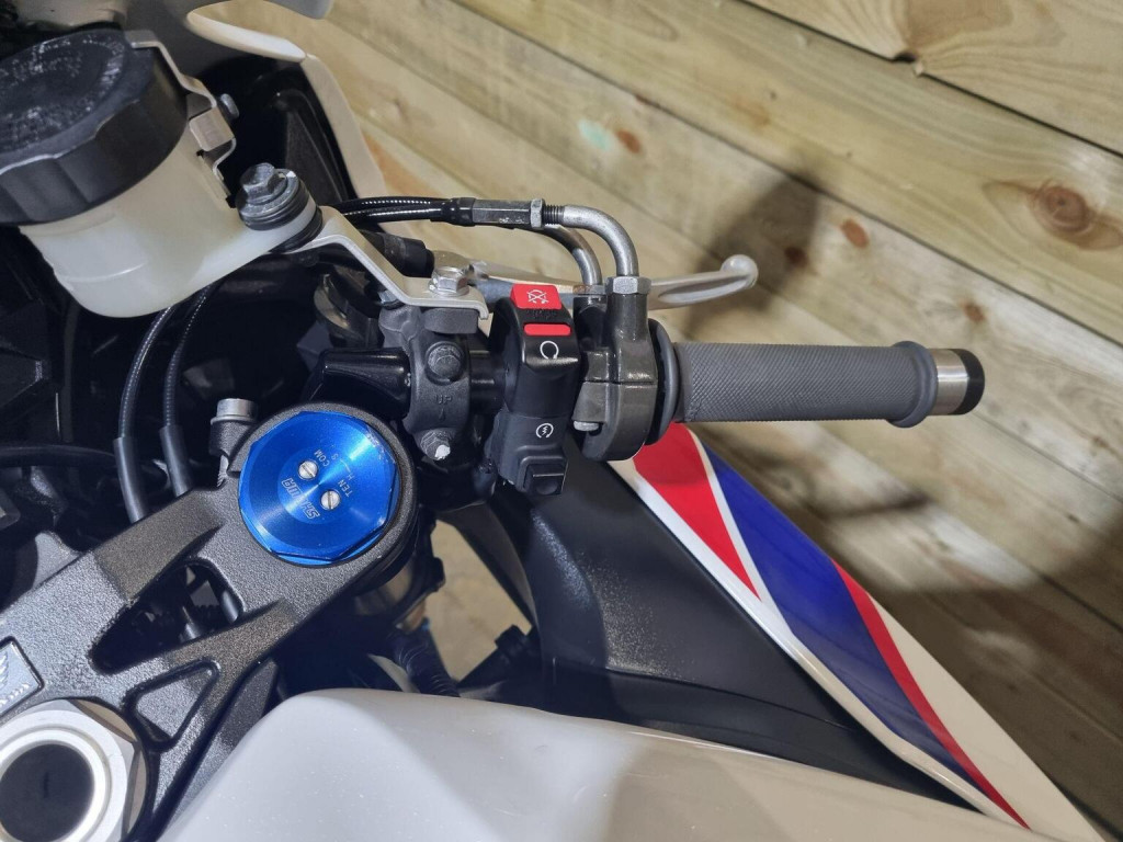 HONDA CBR1000RR Fireblade