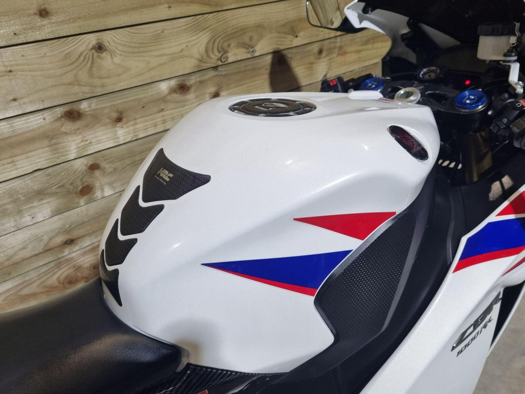 HONDA CBR1000RR Fireblade