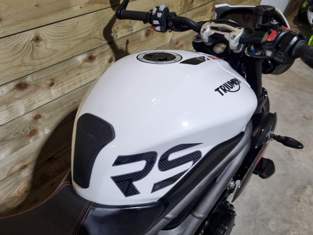 TRIUMPH SPEED TRIPLE 1050