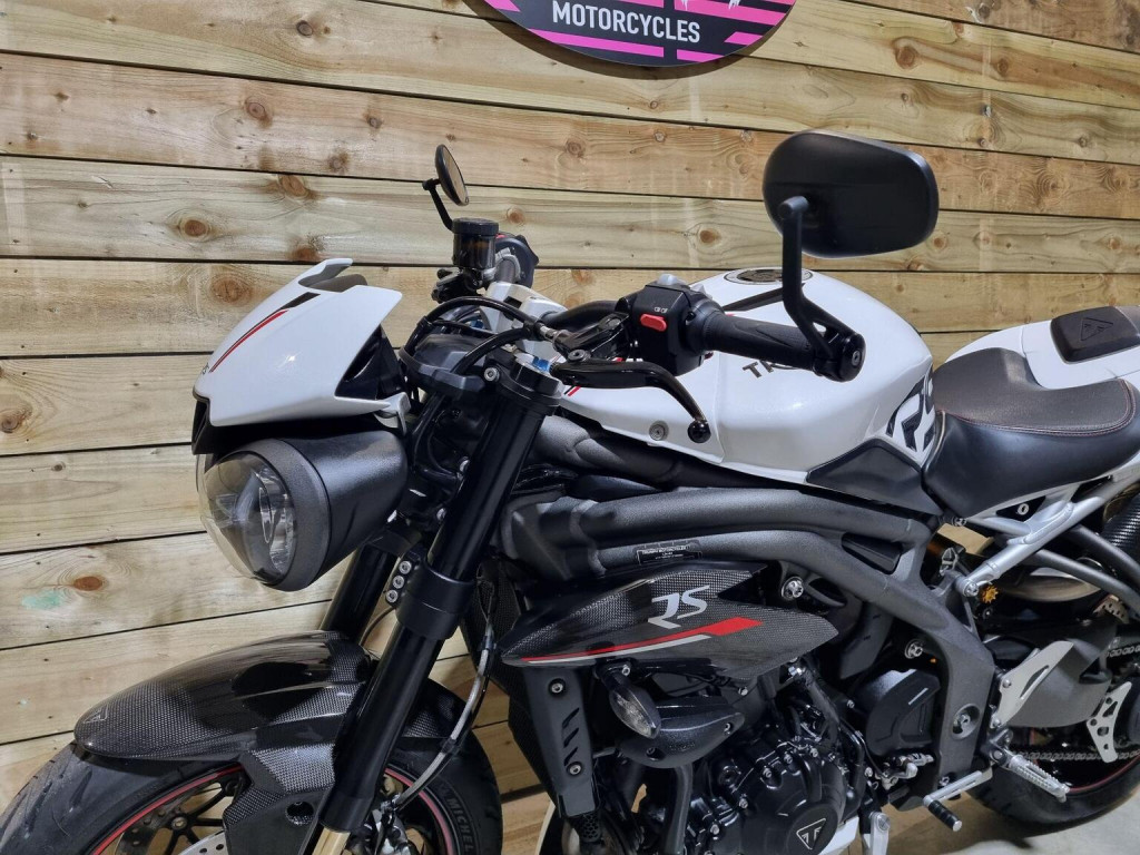 TRIUMPH SPEED TRIPLE 1050
