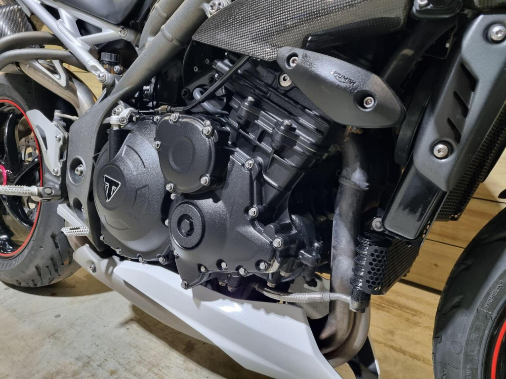 TRIUMPH SPEED TRIPLE 1050