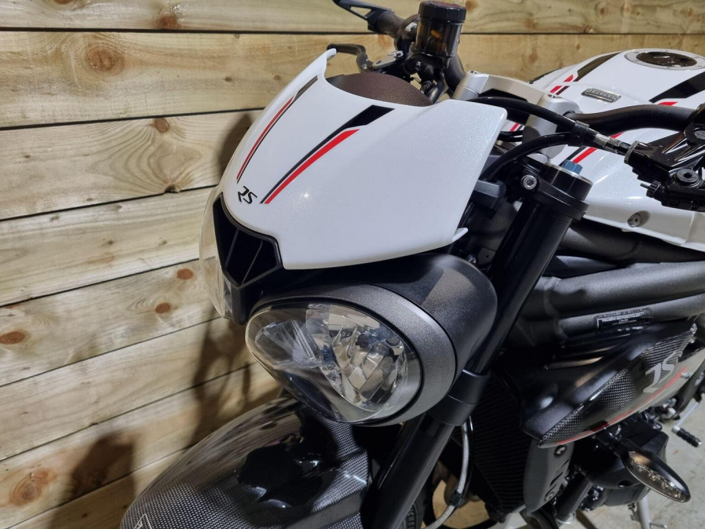 TRIUMPH SPEED TRIPLE 1050