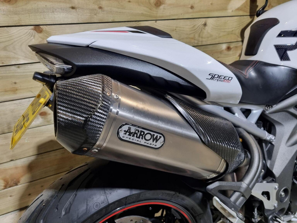 TRIUMPH SPEED TRIPLE 1050