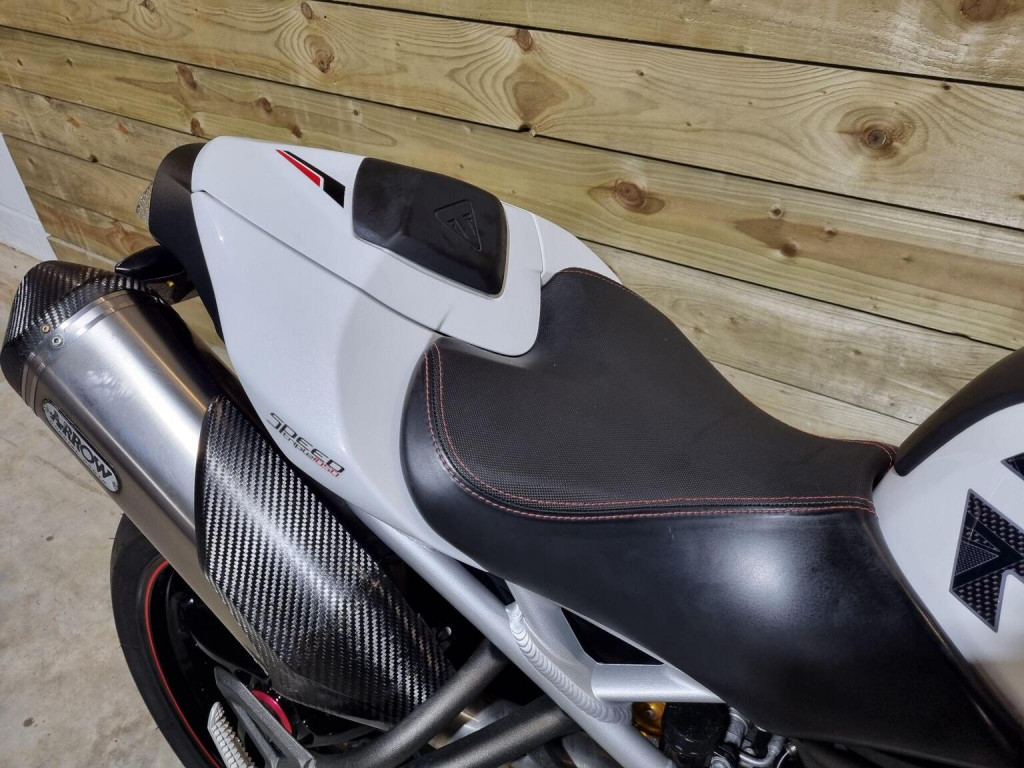 TRIUMPH SPEED TRIPLE 1050
