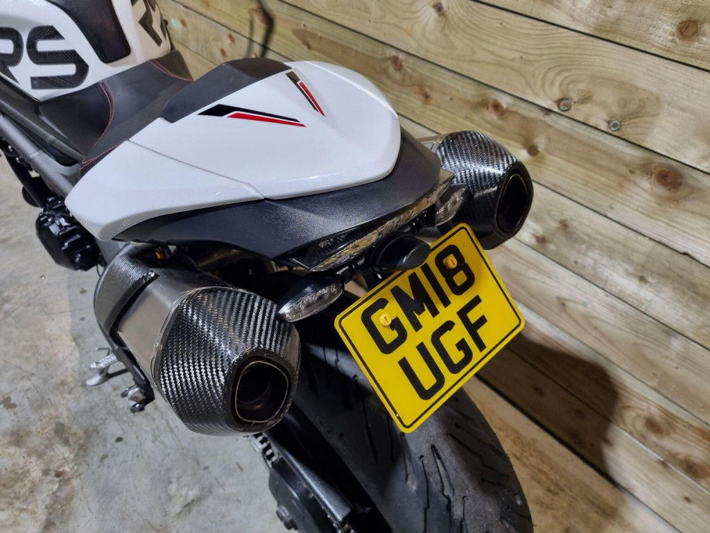 TRIUMPH SPEED TRIPLE 1050