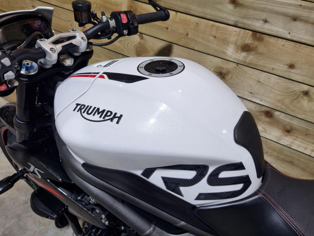 TRIUMPH SPEED TRIPLE 1050
