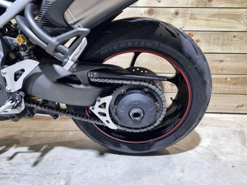 TRIUMPH SPEED TRIPLE 1050