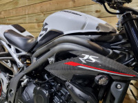 TRIUMPH SPEED TRIPLE 1050