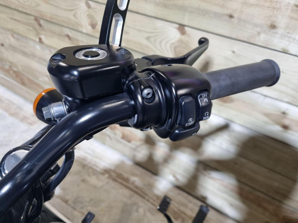 HARLEY-DAVIDSON Sportster