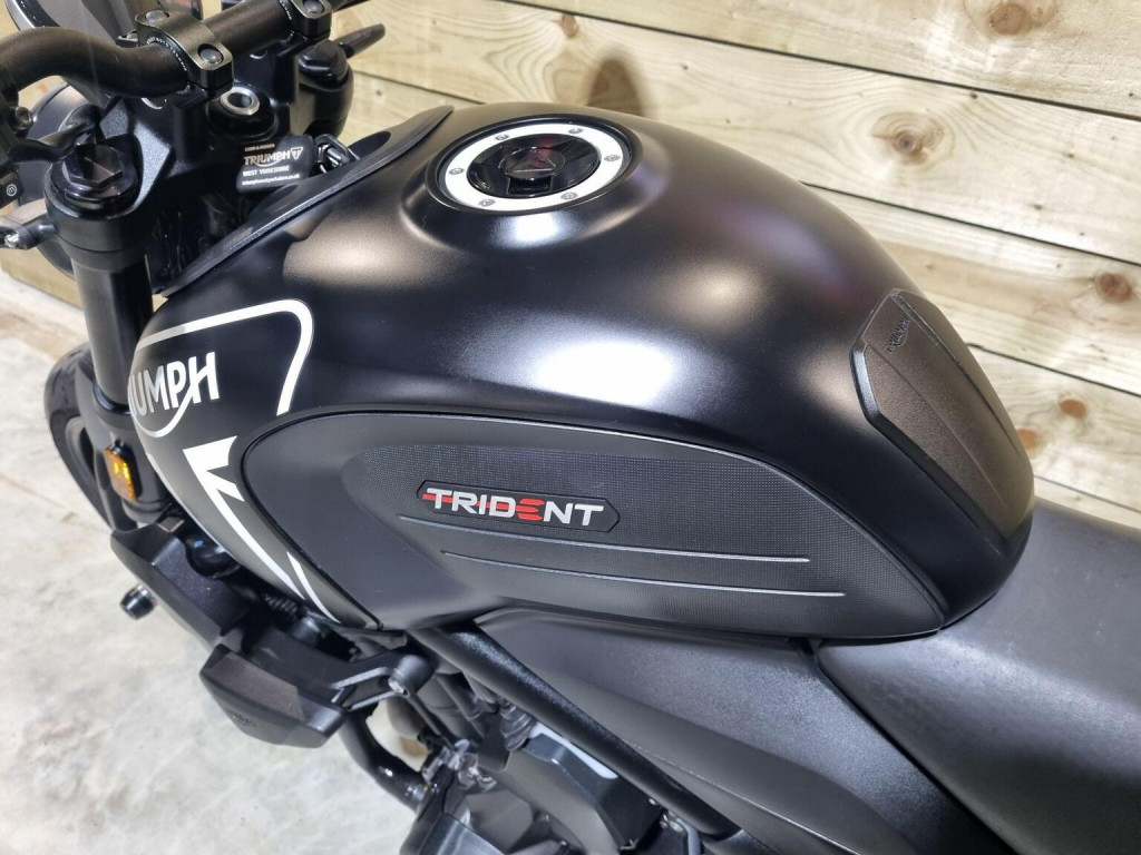 TRIUMPH TRIDENT 660