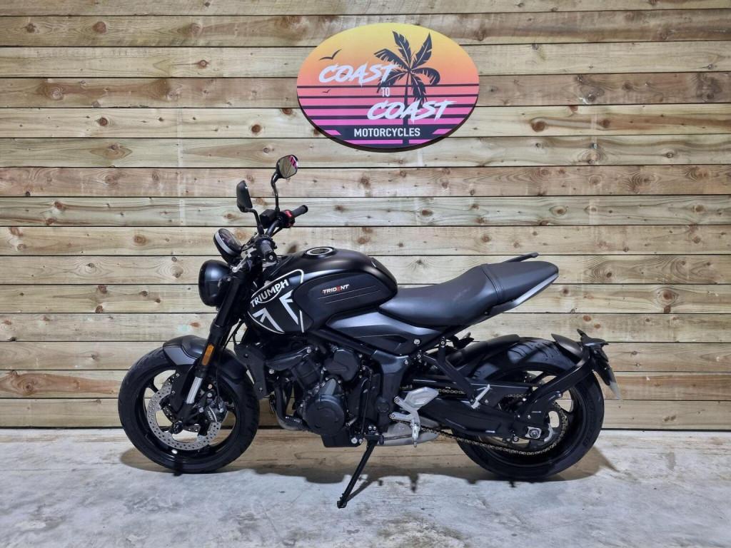 TRIUMPH TRIDENT 660