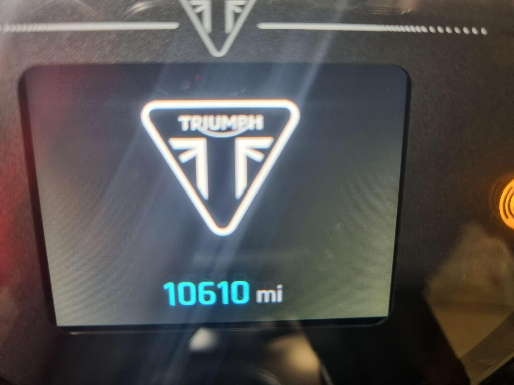 TRIUMPH TRIDENT 660