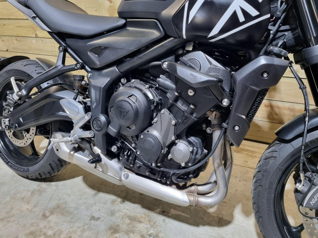 TRIUMPH TRIDENT 660