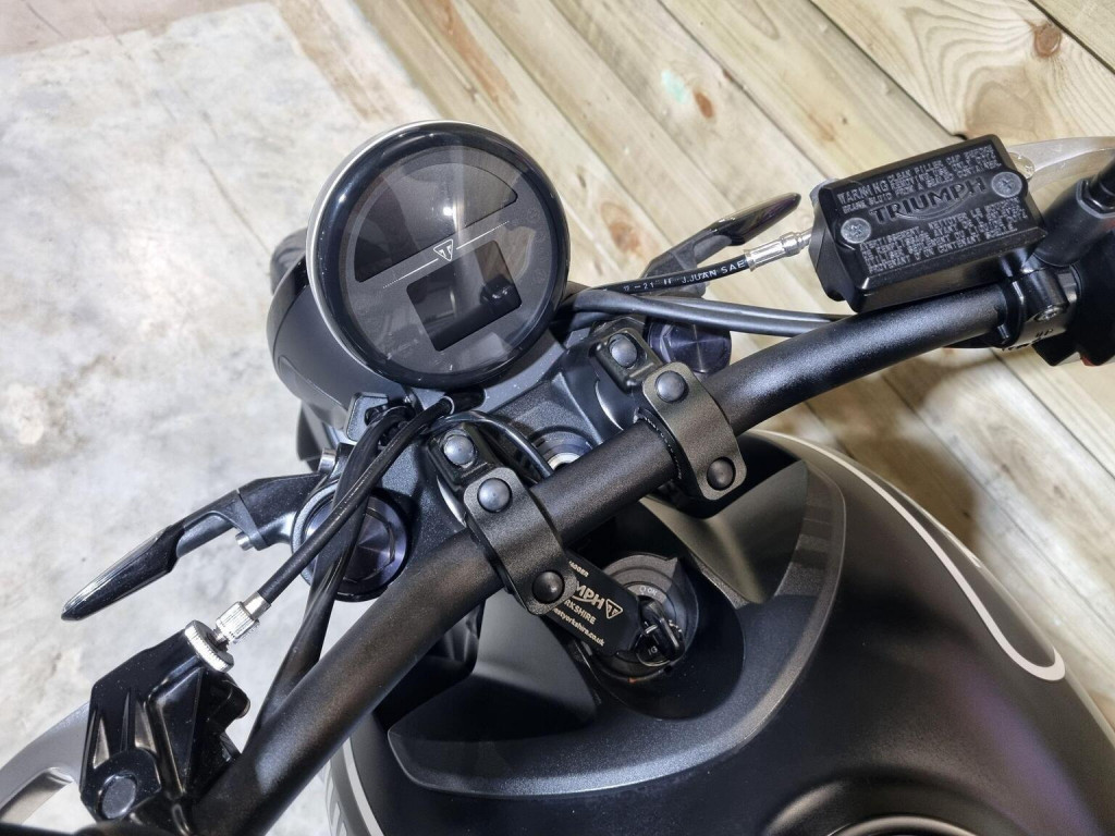 TRIUMPH TRIDENT 660