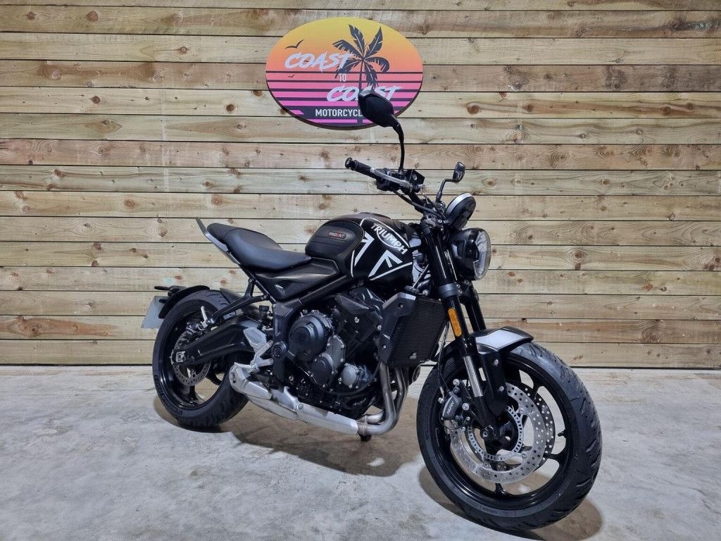 TRIUMPH TRIDENT 660