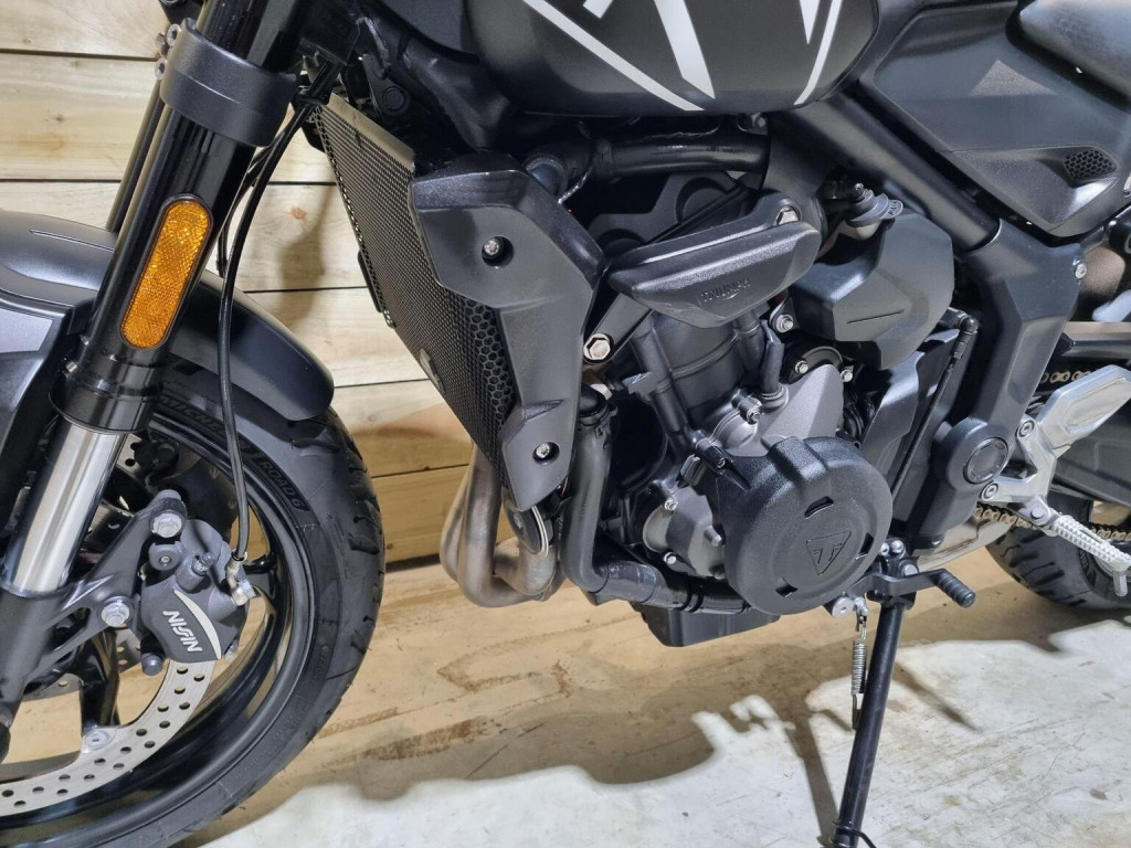 TRIUMPH TRIDENT 660