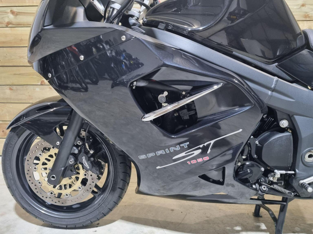 TRIUMPH SPRINT ST 1050