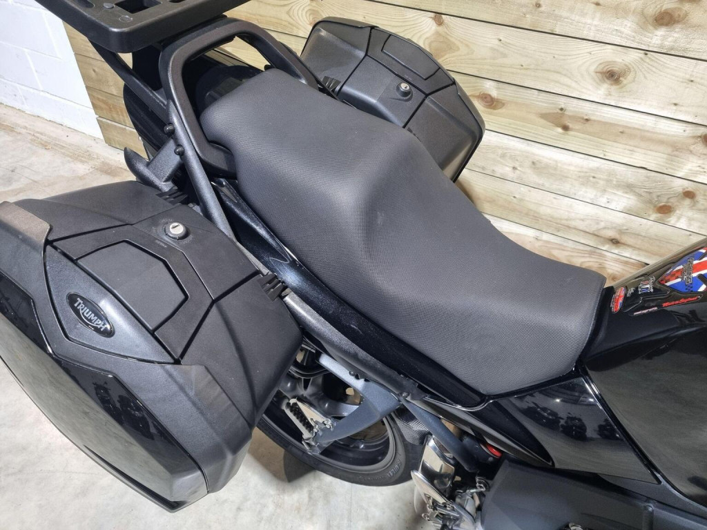 TRIUMPH SPRINT ST 1050