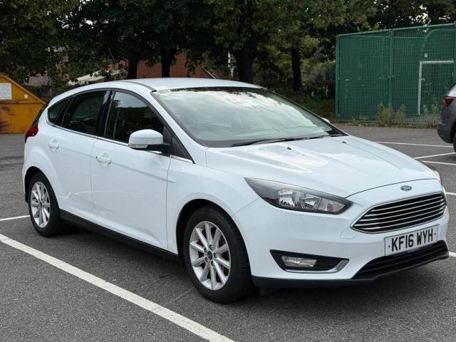 FORD FOCUS 1.0 T EcoBoost Titanium