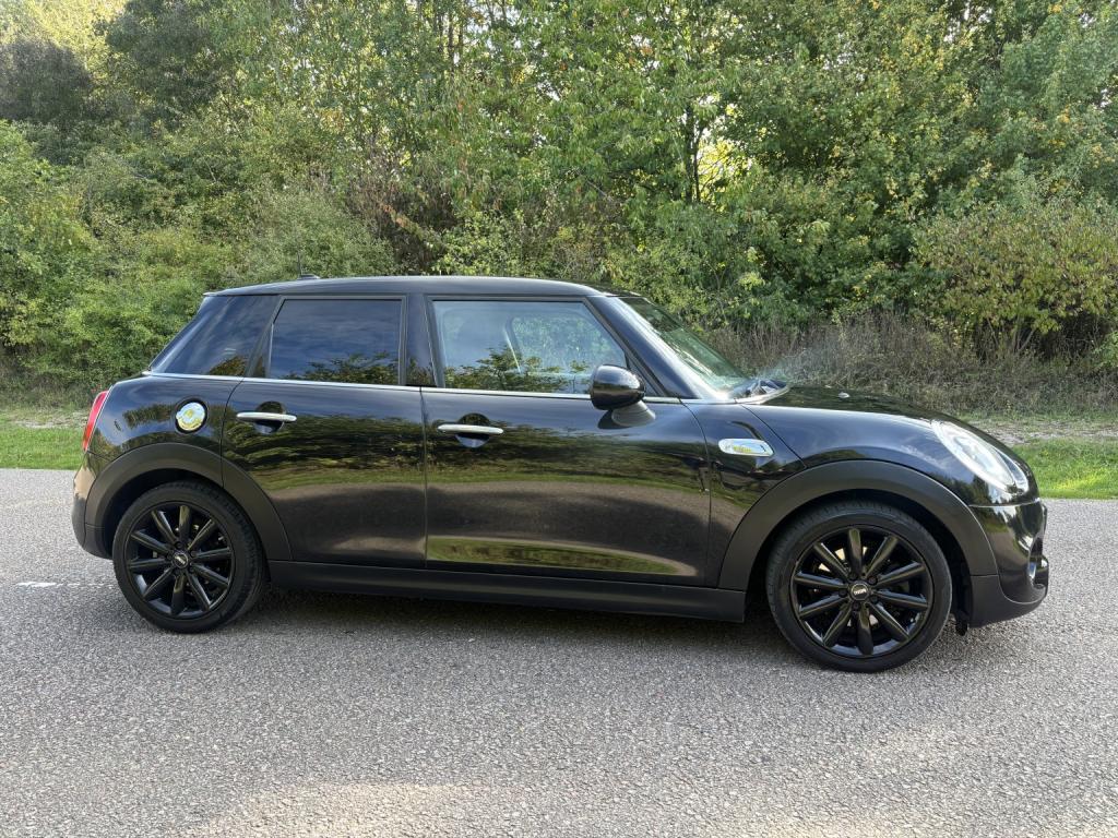 MINI HATCH