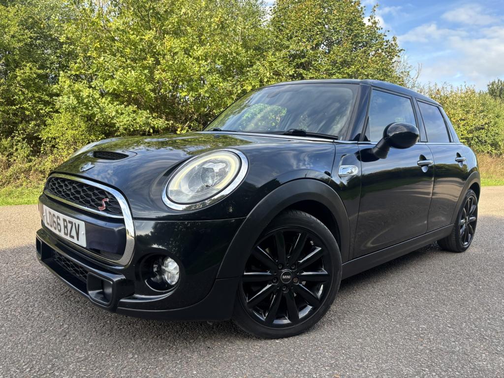 MINI HATCH