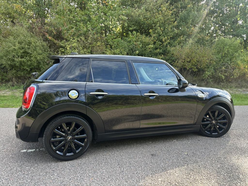 MINI HATCH