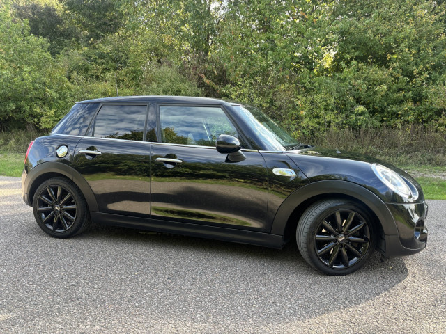 MINI HATCH