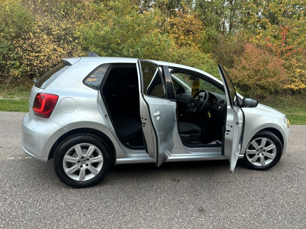 VOLKSWAGEN POLO