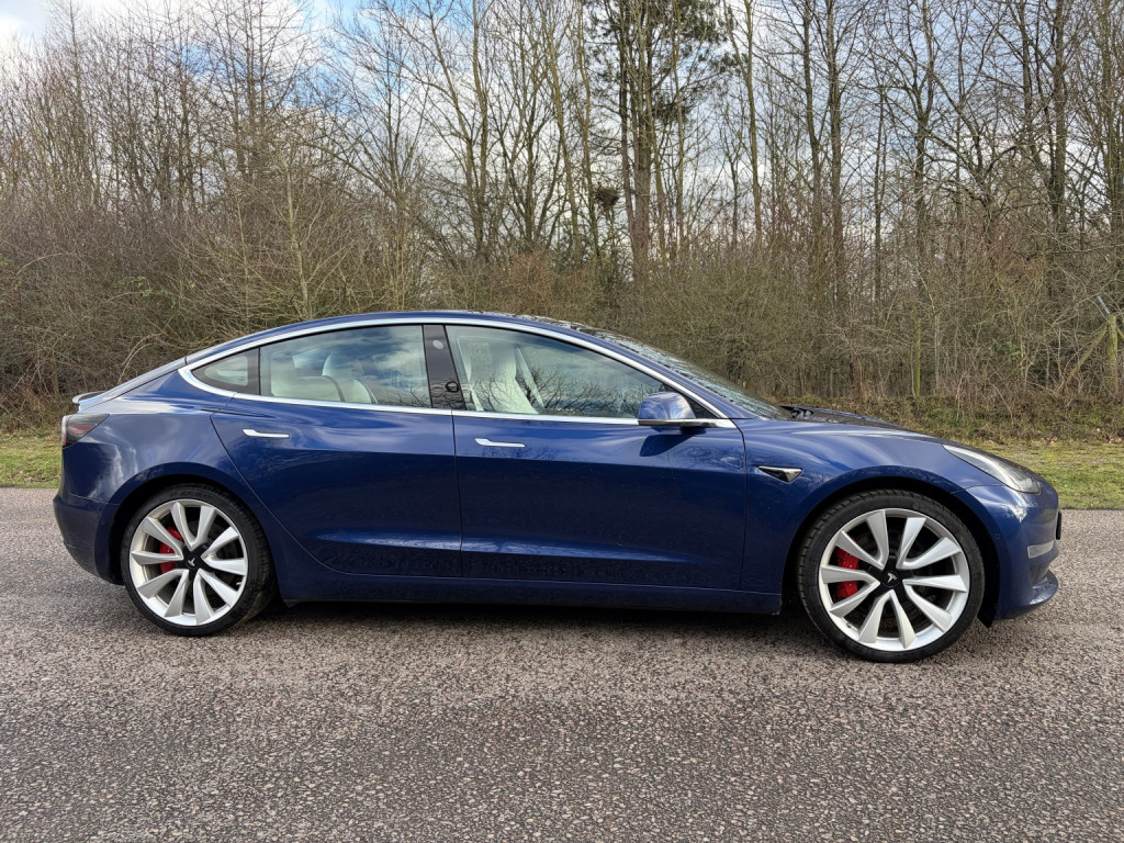 TESLA MODEL 3